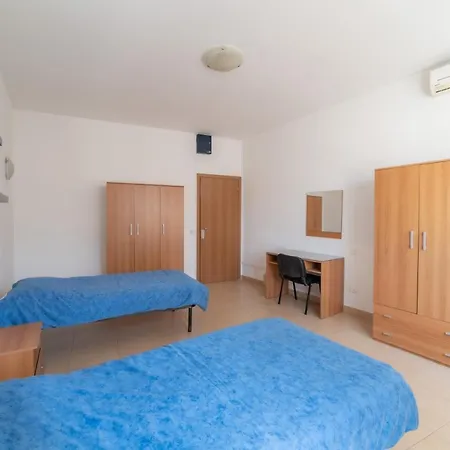 Two Bedroom In The Heart Of St Julians Rol5 Apartamento