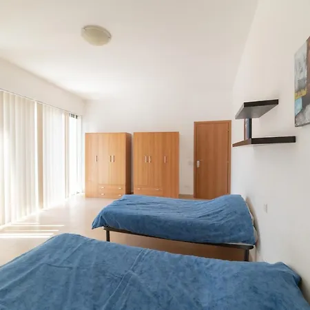 Apartman Two Bedroom In The Heart Of St Julians Rol5 *