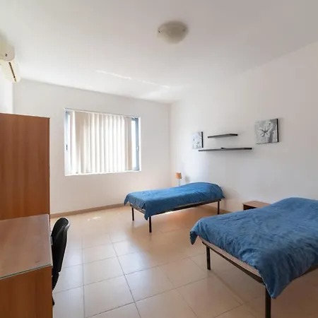 Two Bedroom In The Heart Of St Julians Rol5 San Ġiljan