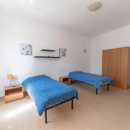 Two Bedroom In The Heart Of St Julians Rol5 Apartman